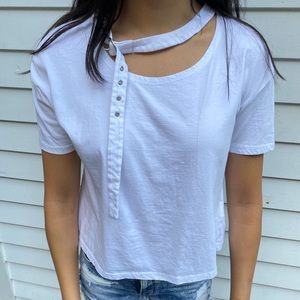 Tee with cool choker